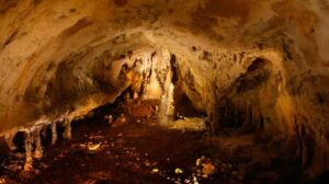 La Cueva Ikaburu de Urdax :: Descubre Navarra, Turismo en Navarra