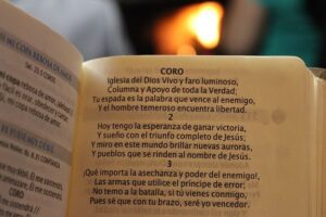 Himno - Qué es, definición, ejemplos y en la religión